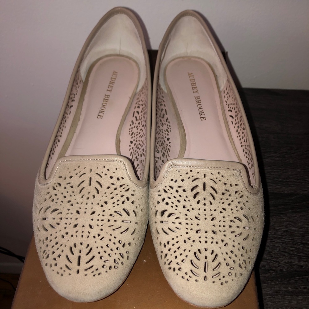 Pre-owned Audrey Brooke Flats size 10 with box